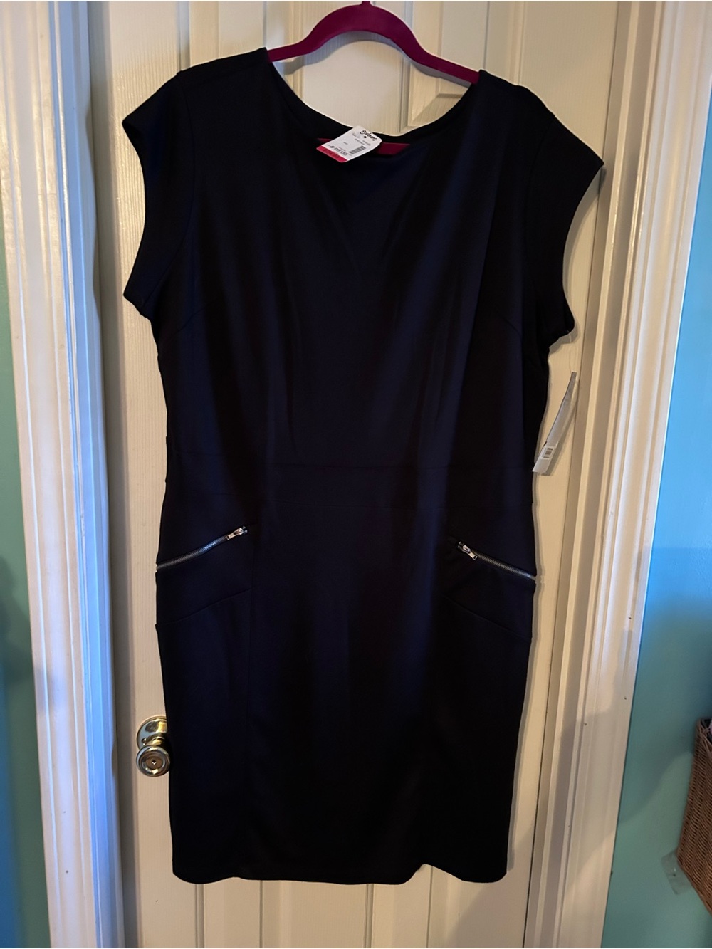 Voir Voir Black Cap-Sleeve Sheath Dress with Zip Pockets